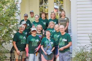 Volunteer Extension Master Gardeners at the Harry S Truman National Historic Site. Photo courtesy of Master Gardeners of Greater Kansas City.